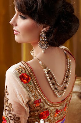 indian-ethnic-wear-blouse-designs-2017-for-silk-sarees-11