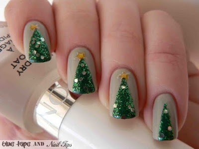 classy-and-stylish-christmas-nail-art-designs-for-girls-21