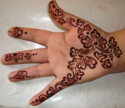 Simple henna patterns designs on children hands
