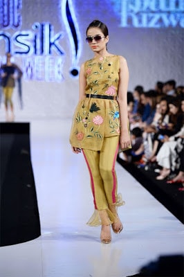 Saira-rizwan-collection-2017-at-pfdc-sunsilk-fashion-week-3