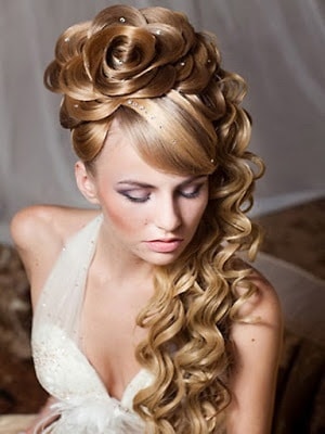 Simple-and-stylish-hairstyles-for-bridesmaids-for-long-hair-11