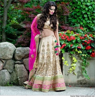 Top-blouse-designs-pattern-for-lehenga-choli-for-woman-28
