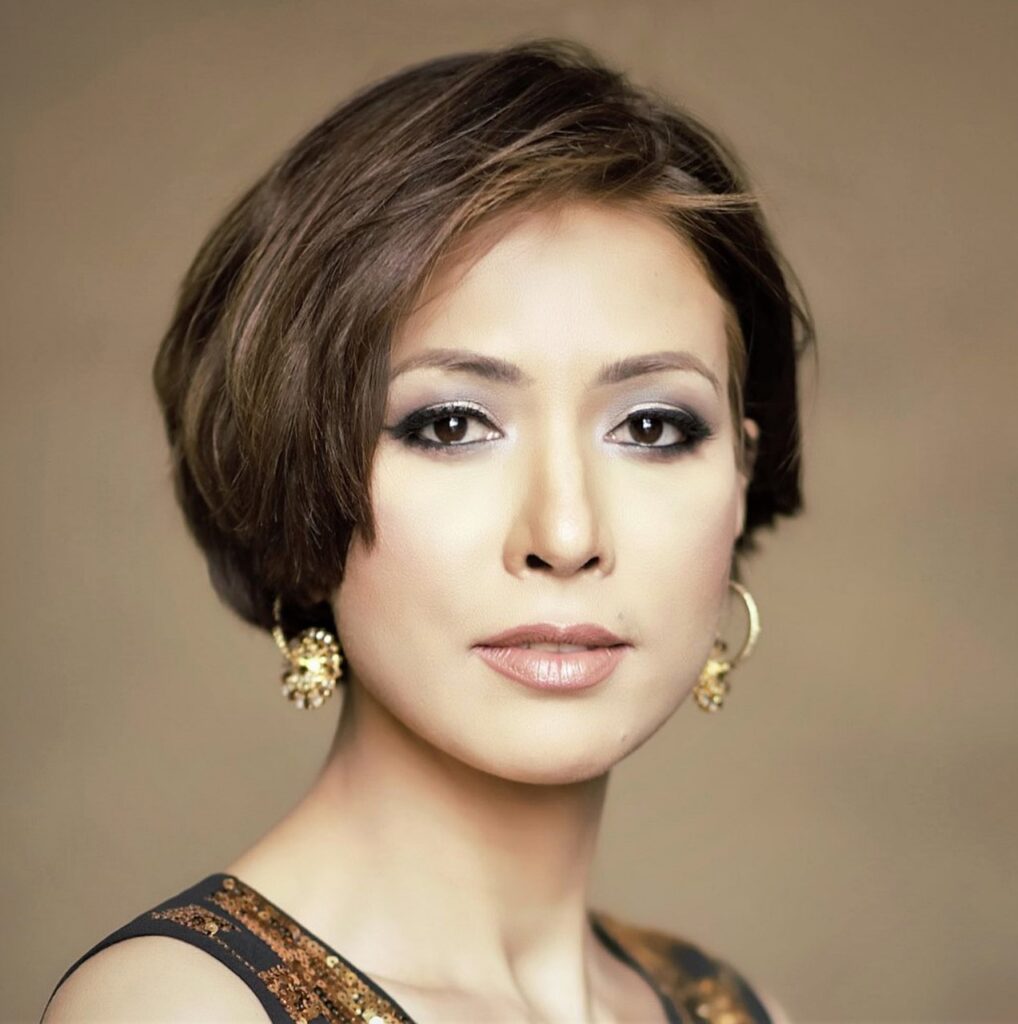 gold earrings